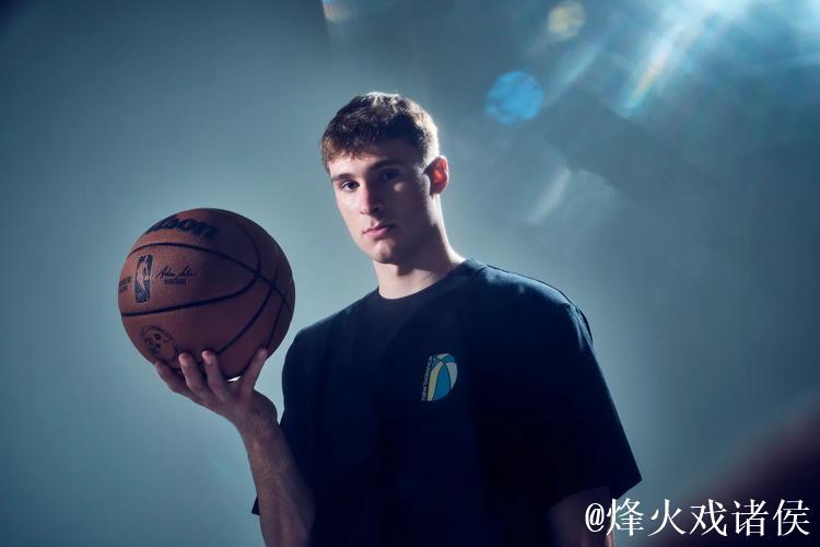 StatMuse:仅詹姆斯在18岁时比弗拉格首发出战更多比赛 StatMuse:仅詹姆斯在18岁时比弗拉格首发出战更多比赛